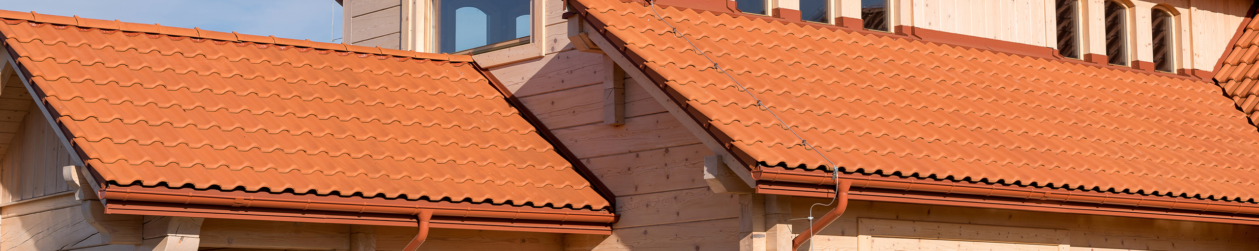 Czy dachówka jest najlepszym wyborem na dach domu drewnianego?
