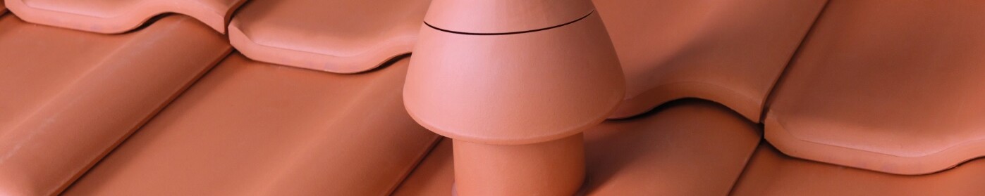 Ceramiczne kominki dachowe – skuteczna wentylacja i odpowietrzanie instalacji sanitarnej